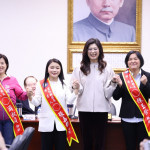 中國國民黨中常會4日拍板，徵召立法委員張嘉郡（中左）參選雲林縣長、花蓮縣吉安鄉長游淑貞（左）參選花蓮縣長、立委陳玉珍（右）參選金門縣長。（圖／中國國民黨文化傳播委員會 ）