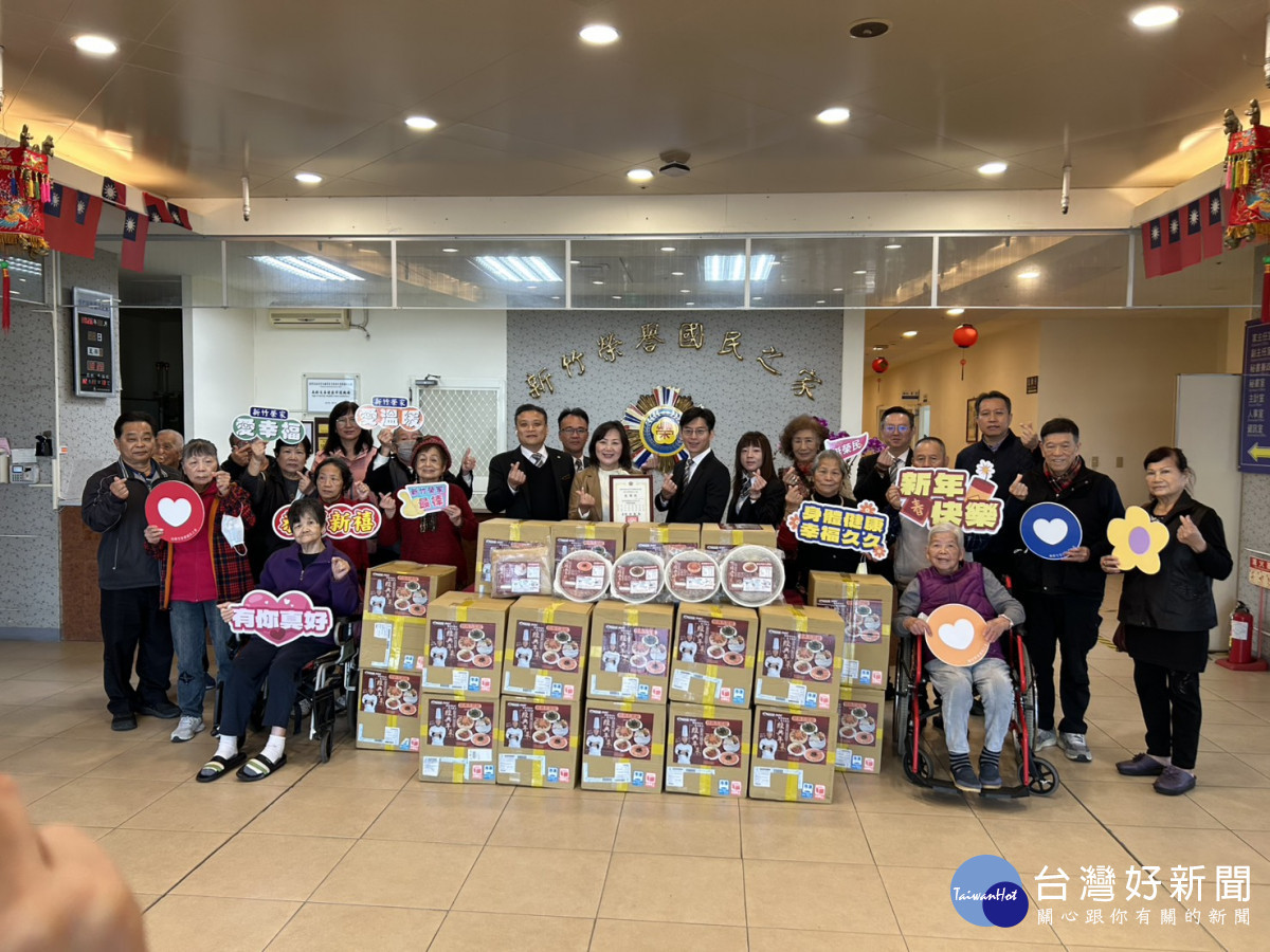 聖恩禮儀長年不間斷地提供各項物資，協助榮家提升照護品質。<br />
<br />
<br />
<br />
