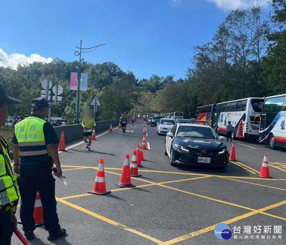 紐崔萊日月潭櫻舞飛揚環湖路跑賽賽道路段、周邊停車空間及替代道路動線進行縝密規劃，用路人請注意。（集集警分局提供）