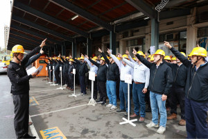 陳鈞泰處長(左一) 率領新竹區處百餘位同仁一起宣誓穩供決心。