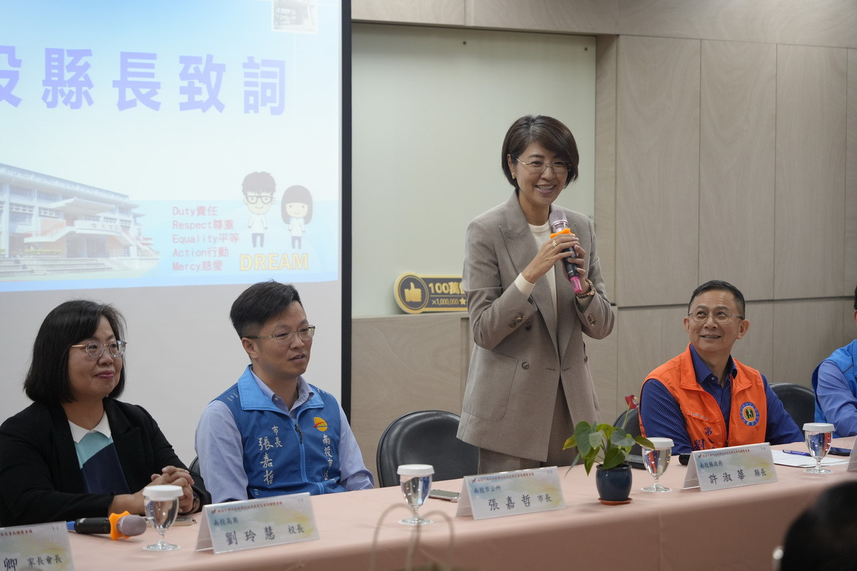 許縣長允與市公所配合媒介企業與學校需求。（市公所提供）<br />
