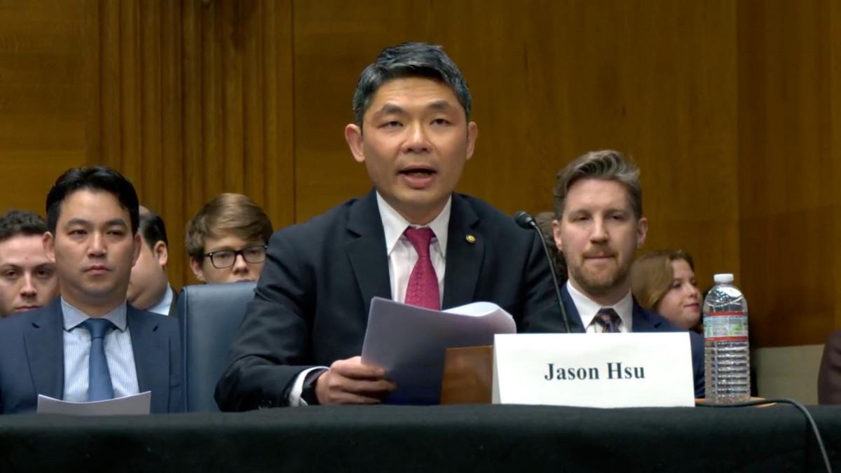 前中國國民黨立法委員許毓仁（中）。（圖／資料照片，圖源：翻攝自許毓仁Facebook）