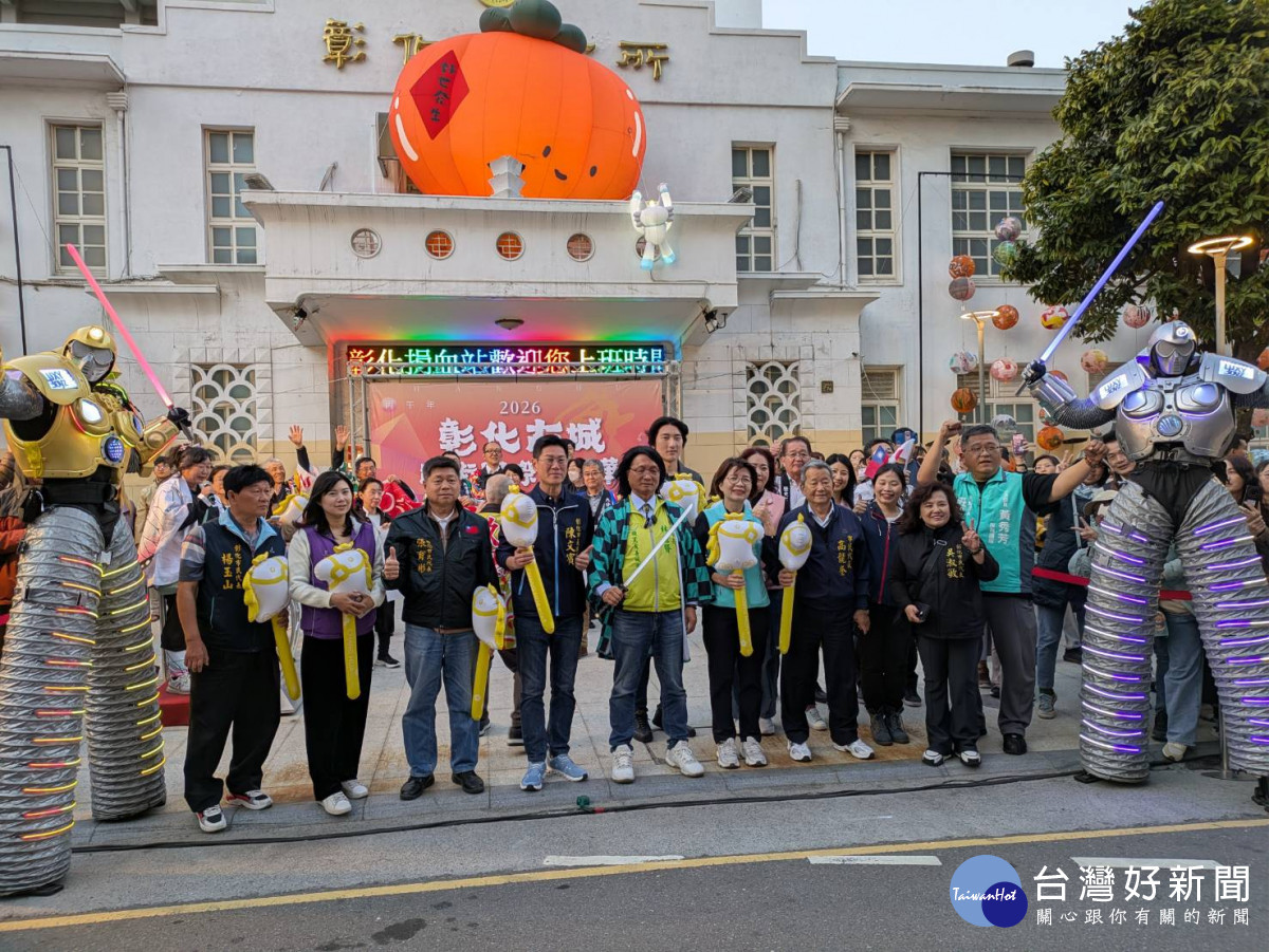 彰化古城踩街國際嘉年華登場，異國表演齊聚嗨翻半線古城。