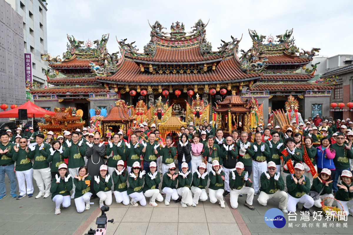 景福宮開漳聖王文化季祈安遶境登場   市長張善政率眾鑽轎祈福