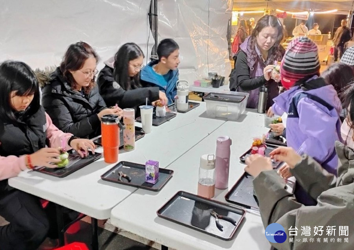 民眾參與農事體驗。