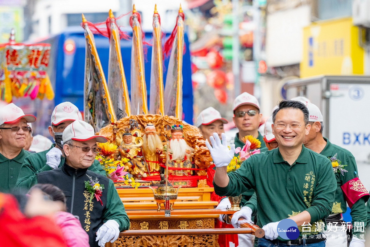 桃園市副市長蘇俊賓出席「開漳聖王文化季遶境踩街活動」。