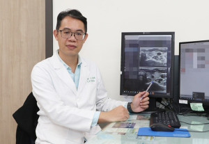 醫師說明。林重鎣