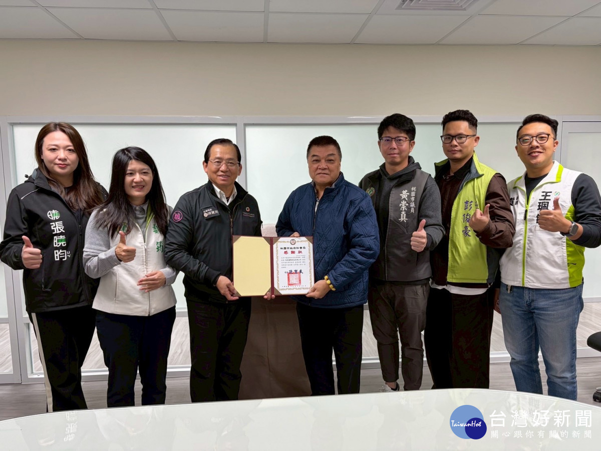 來來國際科技營迎冬送暖，捐贈避寒物資關懷遊民。　