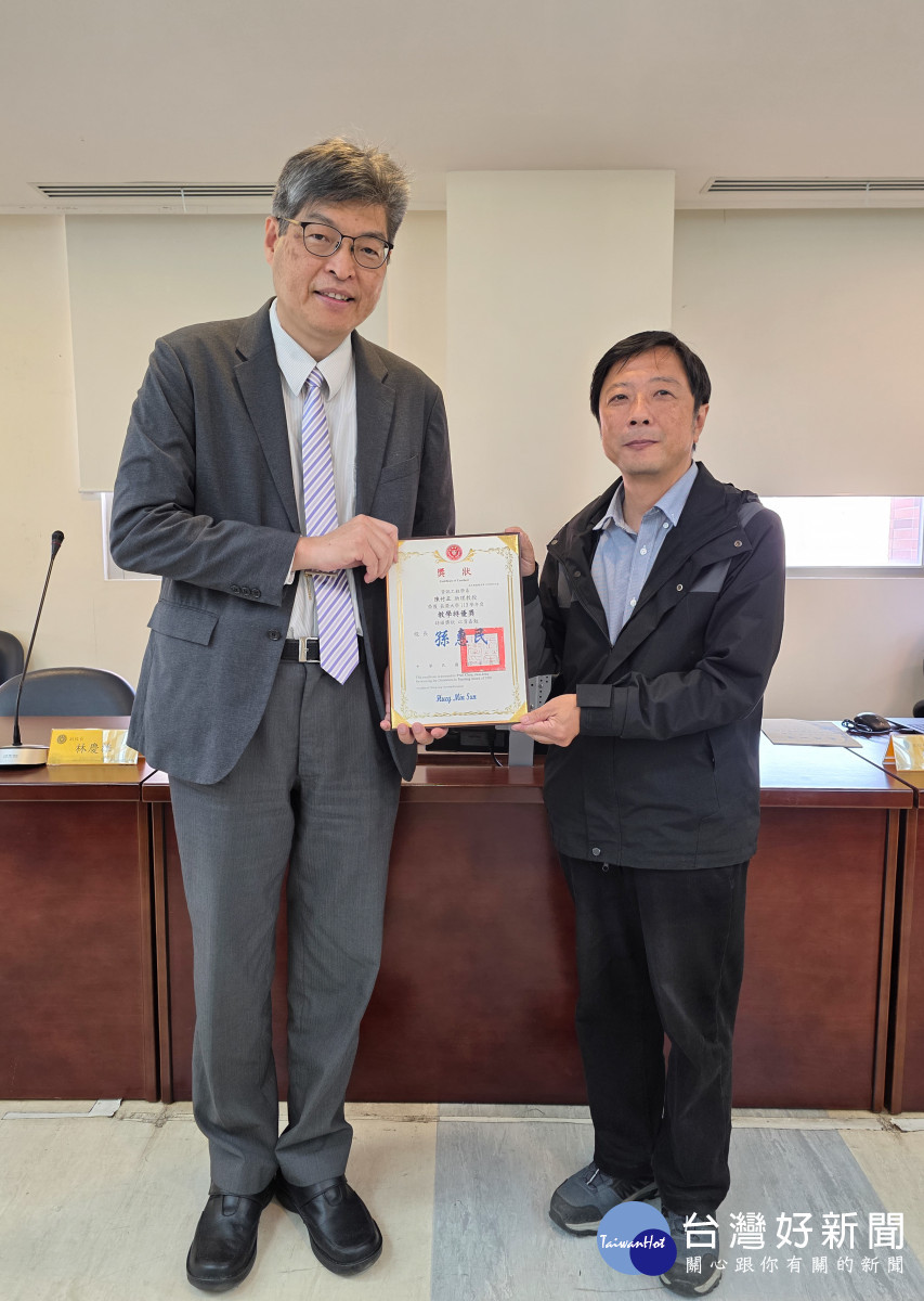 教學特優獎陳竹正助理教授。