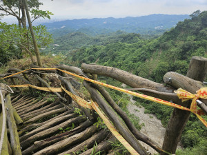 大坑3號登山步道0K+600邊坡崩坍、步道路基掏刷