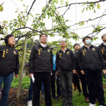 苗栗高接梨穗受低溫乾旱災損嚴重　鍾東錦會勘協助梨農爭取天然災害救助
