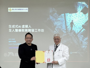 陳曾基院長代表院方致贈感謝狀予HTC團隊，象徵合作共同推動AI醫學教育創新。
