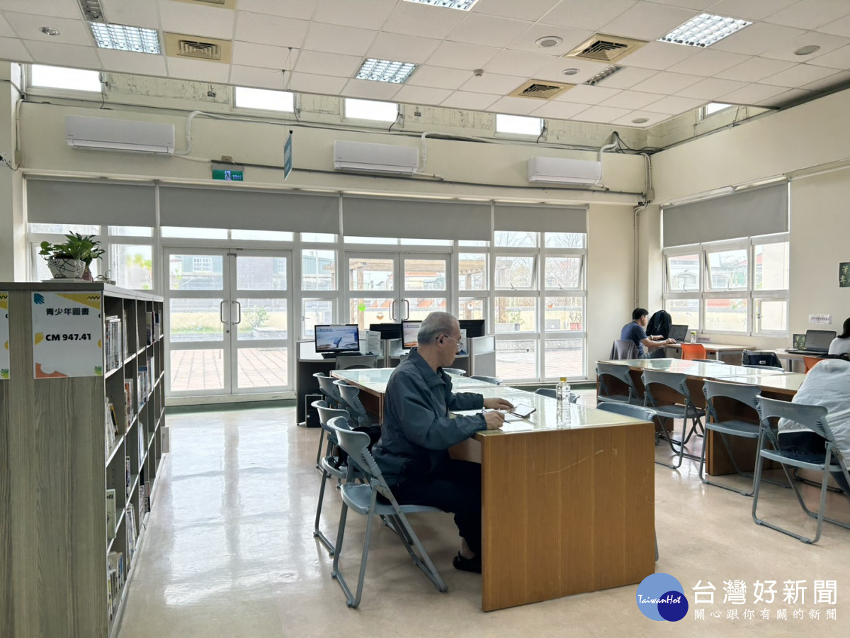 蔡先生協助更新冷氣設備，溫暖每位走進圖書館的民眾