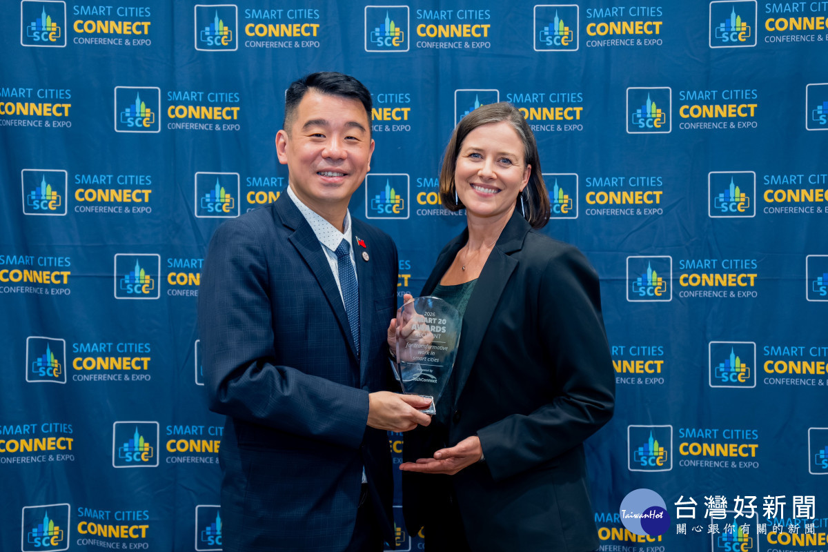 主辦單位Smart Cities Connect Chelsea McCullough博士與金志聿副秘書長合影。<br />
<br />
