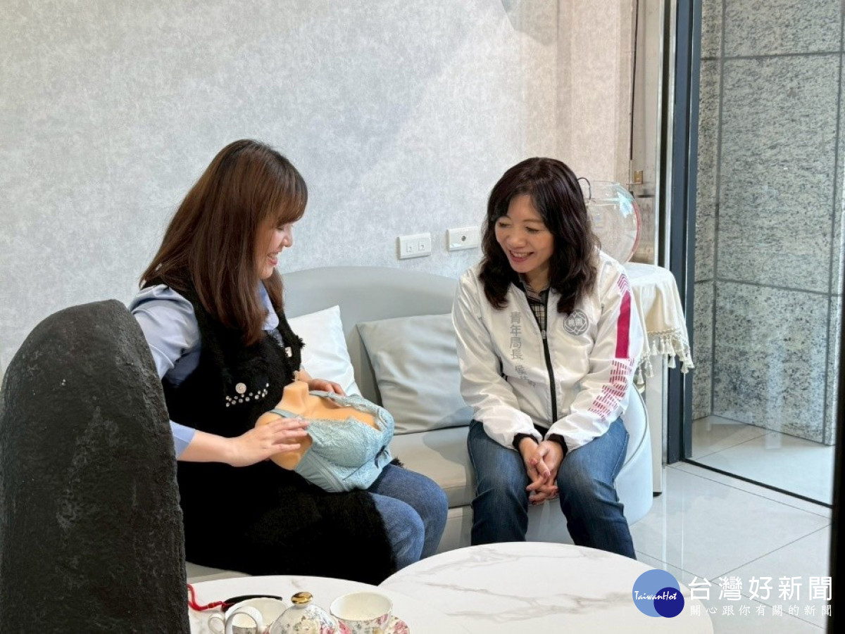 除了內衣選購，艾綝美內衣也提供美胸按摩服務，透過刺激穴道達到乳房保健效果。