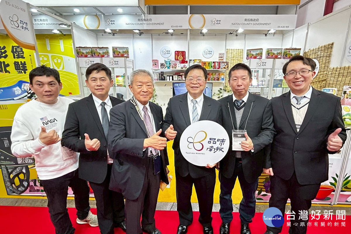 農業處長蘇瑞祥也抵東京與業者互動。（縣府提供）