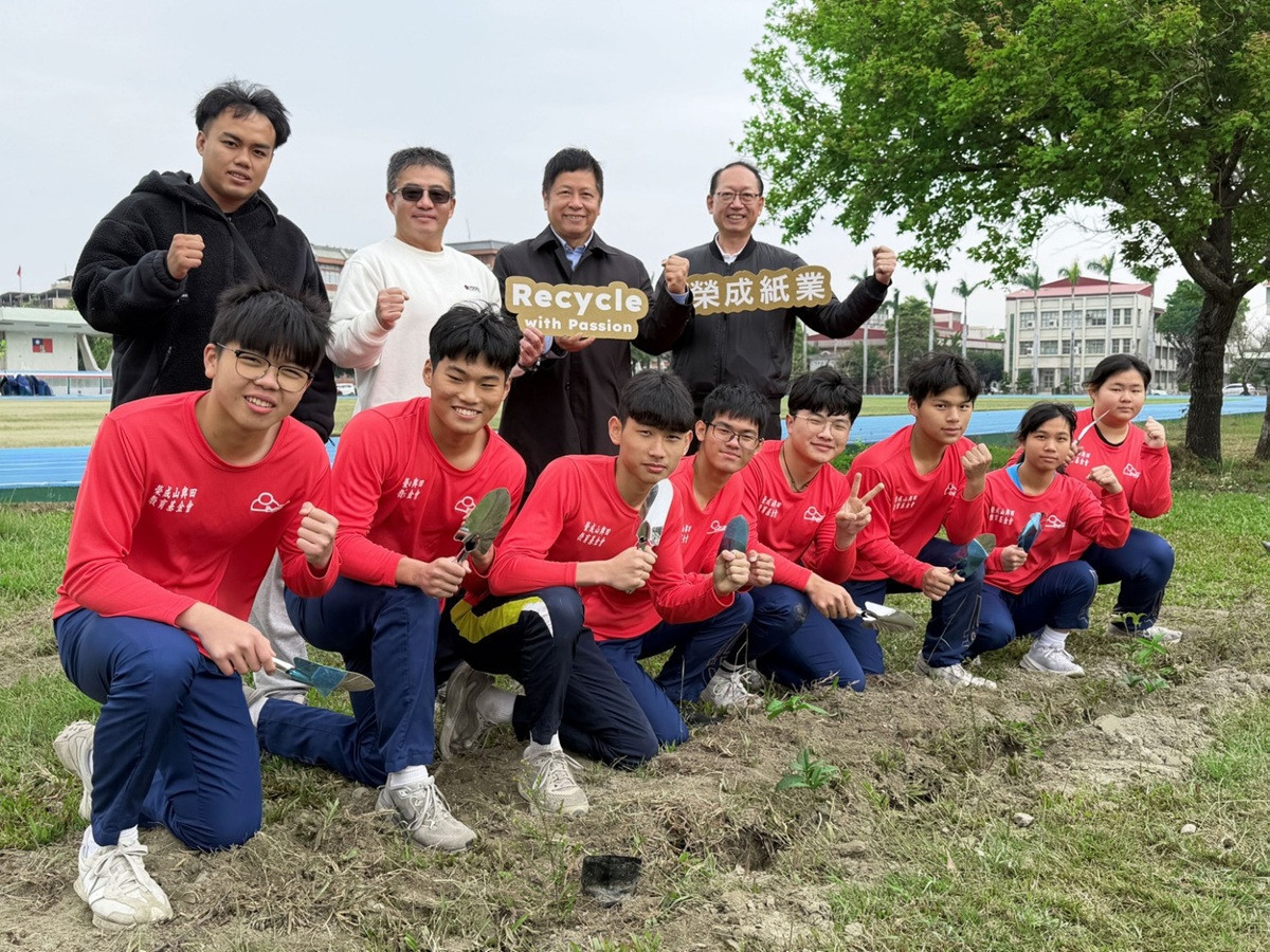 落實對環境永續與減碳責任  榮成紙業植樹節正 式啟動「童心植未來」計畫