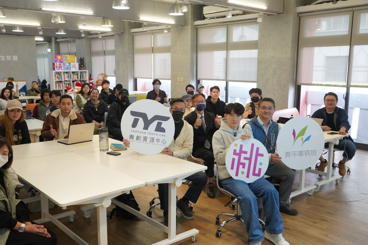 微創變現點-日咖夜酒：Fake Sober的Z世代品牌體驗大合照。