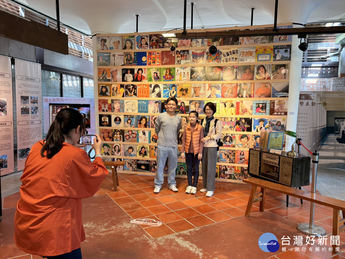 「飛上東勢角」特展爆紅　全台鳳迷湧入台中山城朝聖