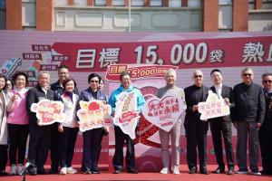 「大大攜手，讓愛永續」捐血活動於縣府前廣場盛大舉行。