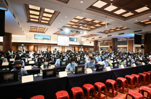 第五屆慈濟×PaGamO彰化縣縣市盃環保防災勇士PK賽登場，360名學生以電競學防災。圖／彰化縣政府提供