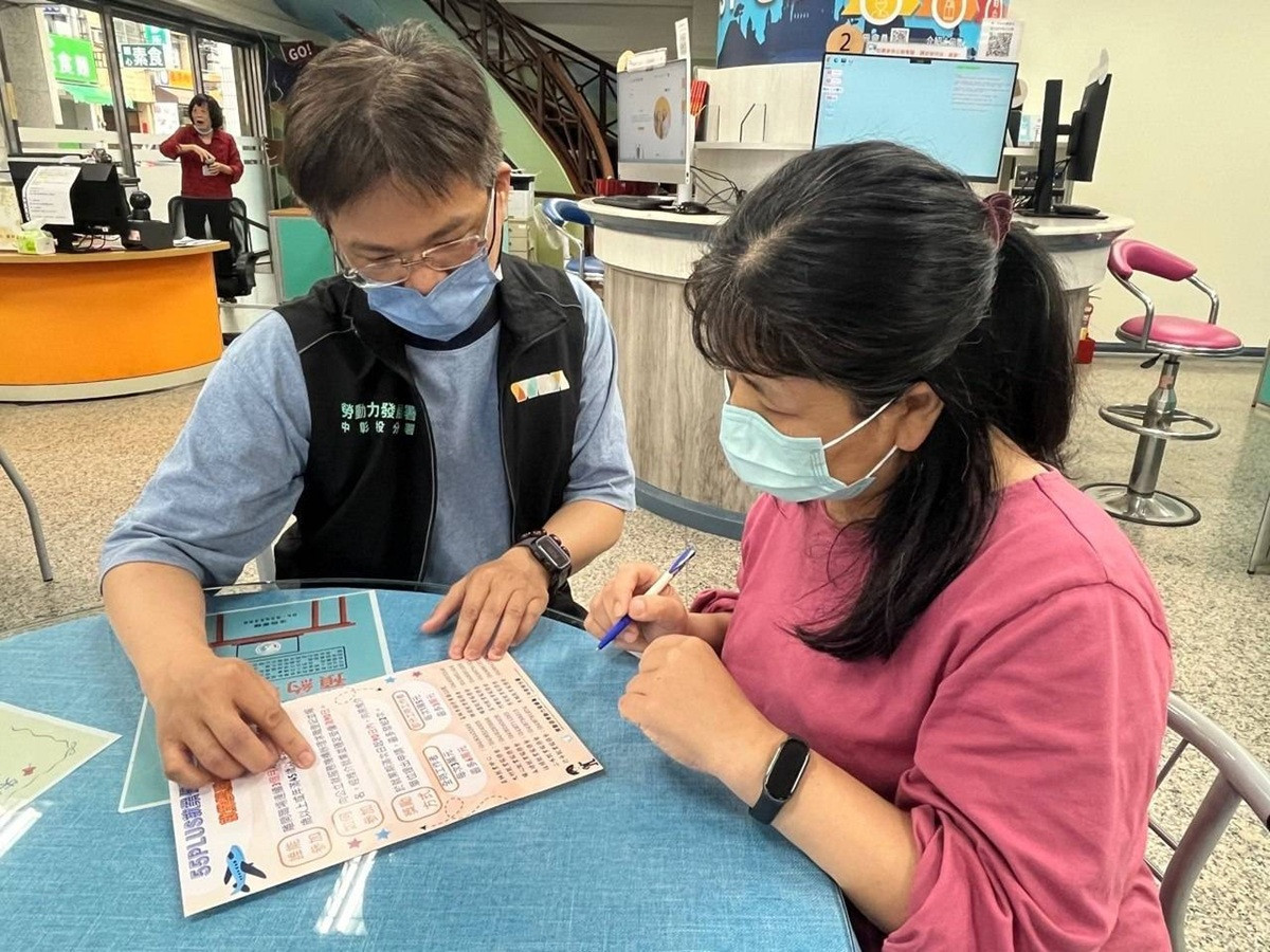 「五五就業促進獎勵」措施助她重返職場找回自信