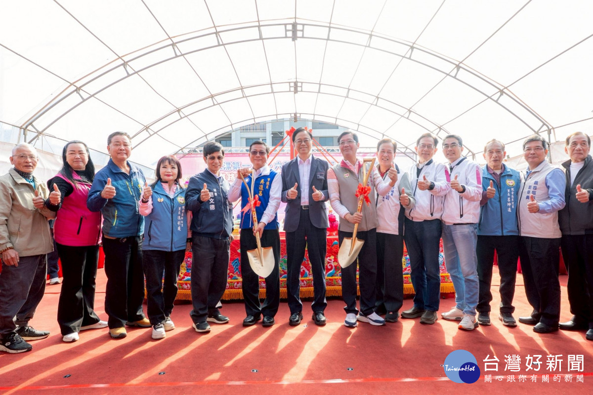 草漯第一、三、六區整體開發單元市地重劃毗鄰道路開闢工程第一區及第三區開工動土典禮大合照。