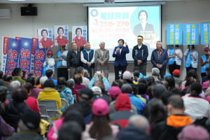 徐欣瑩問政說明會吸引爆滿鄉親聆聽。