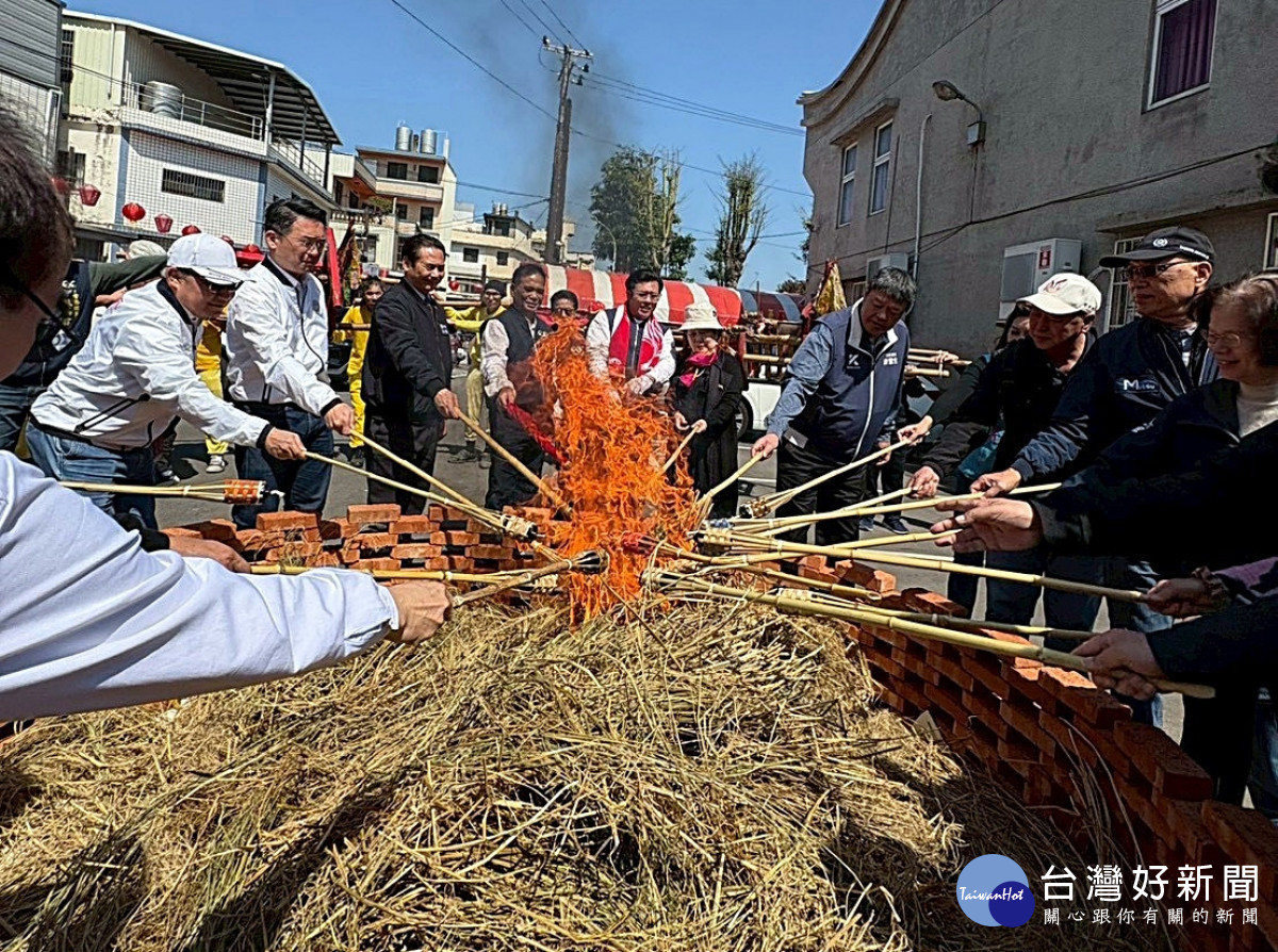 八德重現馬祖風燈與燒馬糧文化　蘇俊賓：「四鄉五島加八德」一同傳承閩東文化