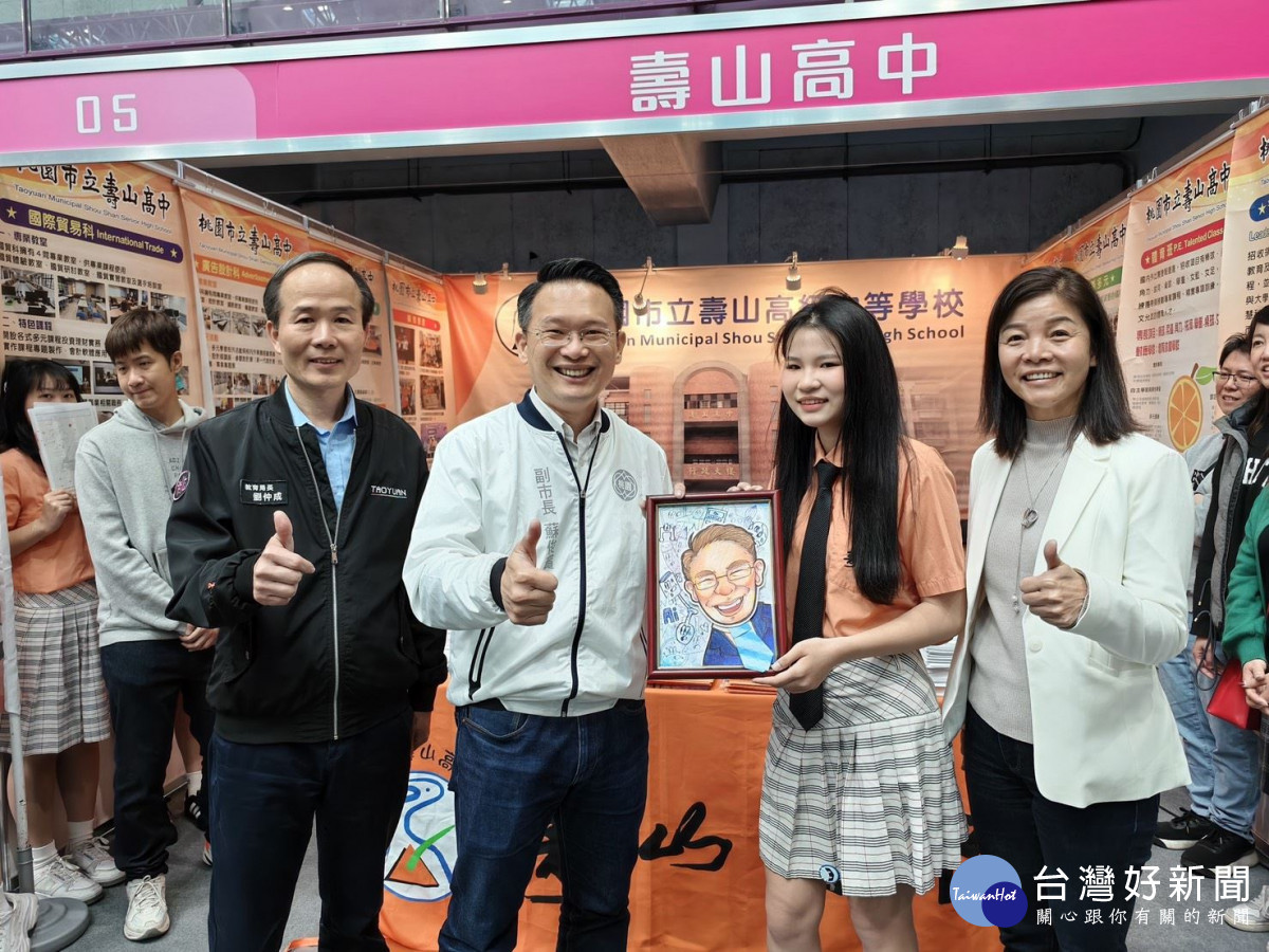 蘇俊賓希望讓學生在多元教育與產業機會中，找到屬於自己的成長道路。<br />
<br />
