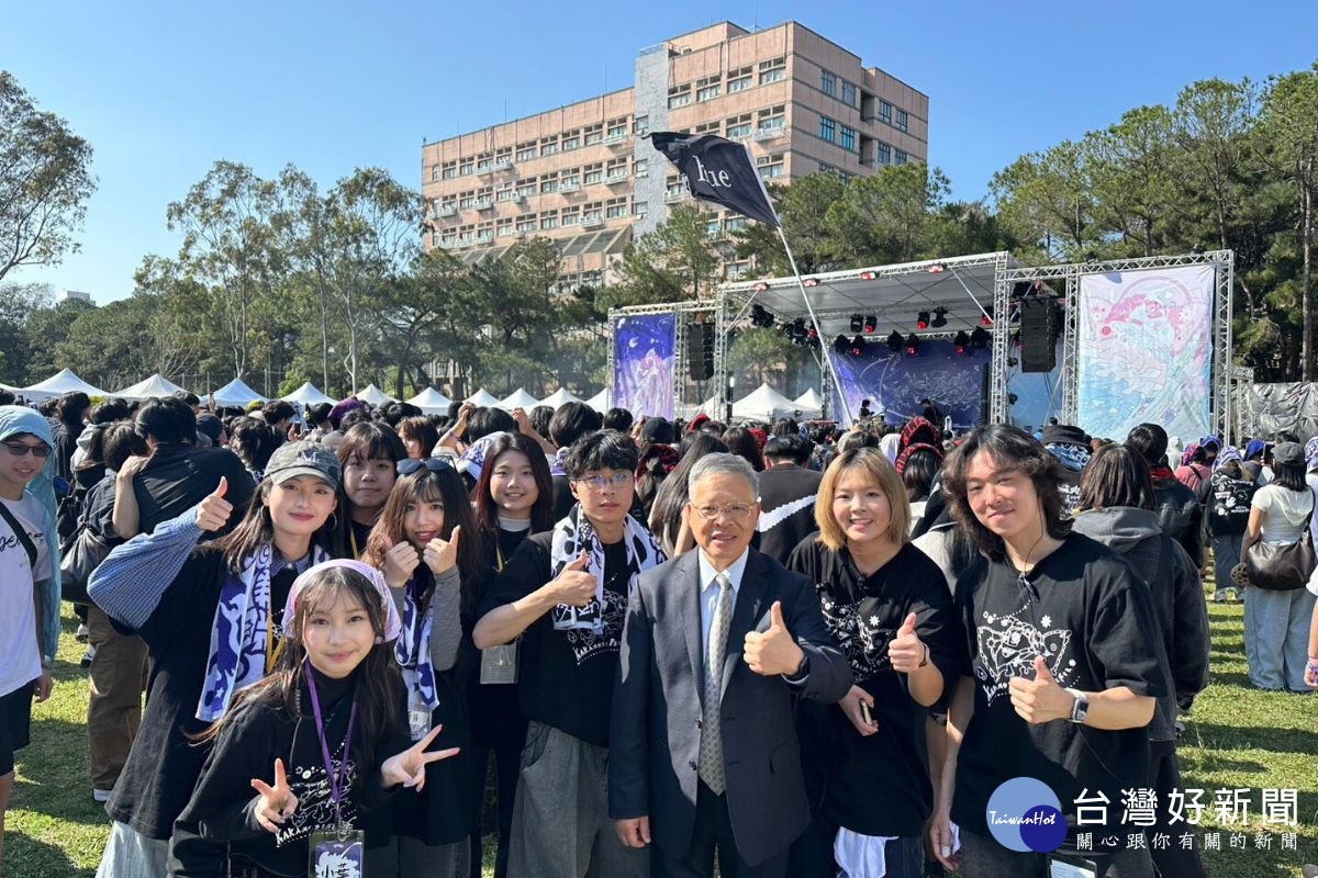 中央大學學生自主籌辦的「卡卡音樂祭暨松果測速大賽」，受到校方和各界支持，假日吸引許多人潮參與。照片主辦單位提供