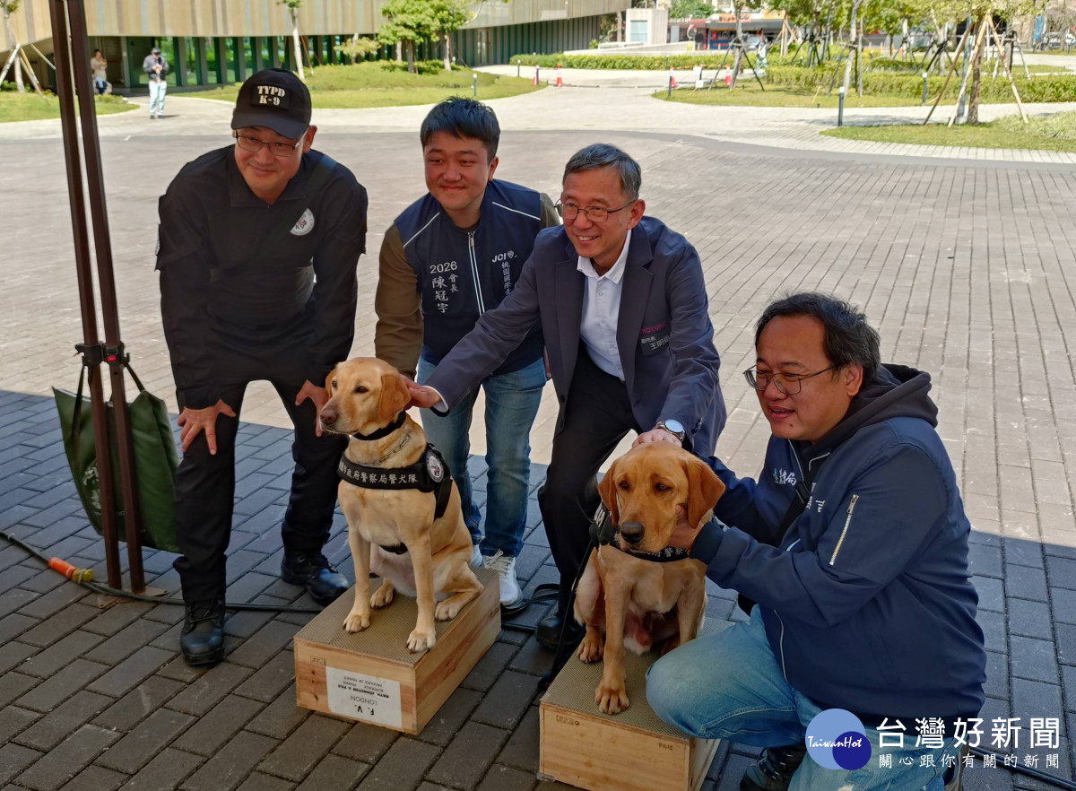 桃園市副市長王明鉅出席「2026桃園市毛孩認養公益市集」。