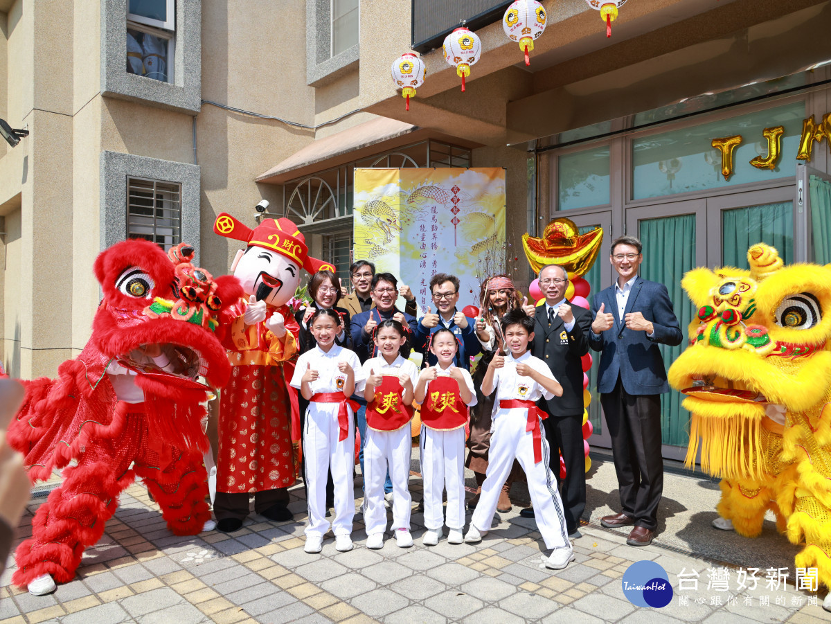 立法委員林思銘、鄭正鈐到場祝福。