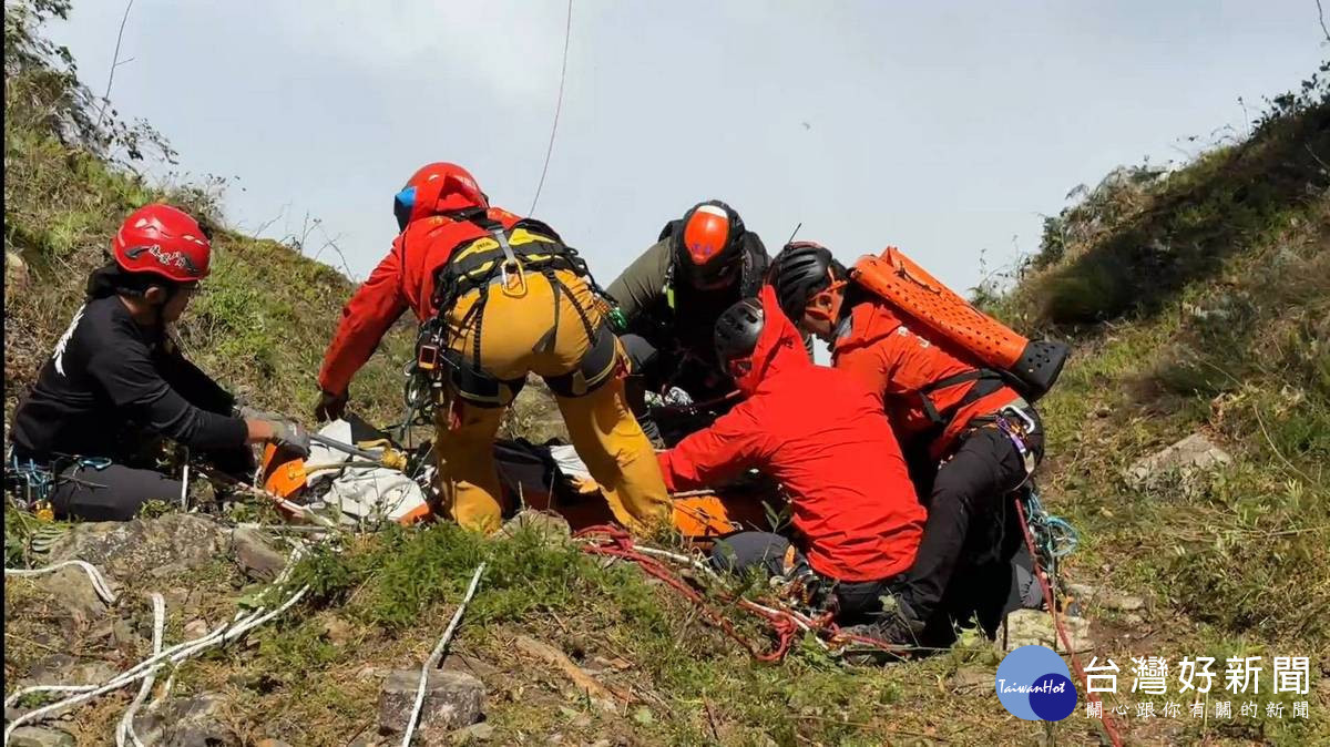 西巒大山失聯搜救案,3月14日下午15時10分接觸到失蹤者,並確認失蹤者已經無生命徵象。(南投縣府消防局提供)