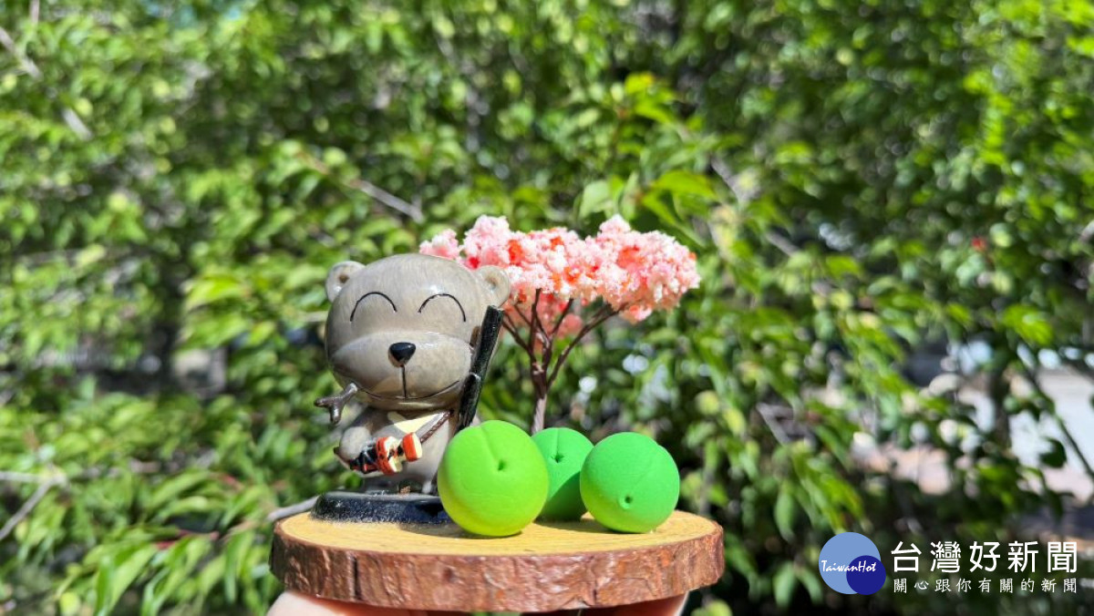 「2026南投梅子節-春分一簍梅」開鑼日當天還有親子手作體驗區(春分梅の島 、梅事福香包)，可臉書預約及現場報名-手作「春分梅の島」。(圖/信義鄉農會梅子夢工廠)