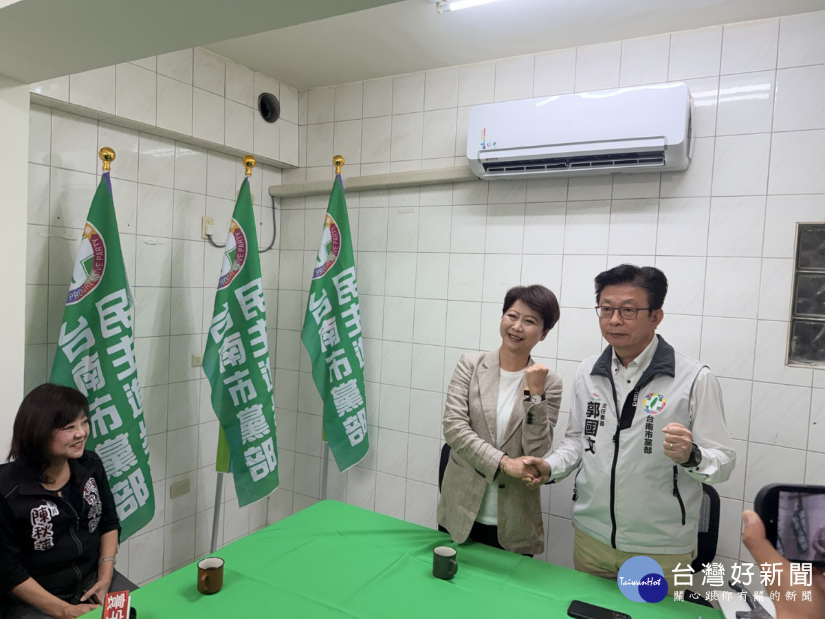 破冰大和解？ 　陳亭妃拜訪民進黨南市黨部主委郭國文