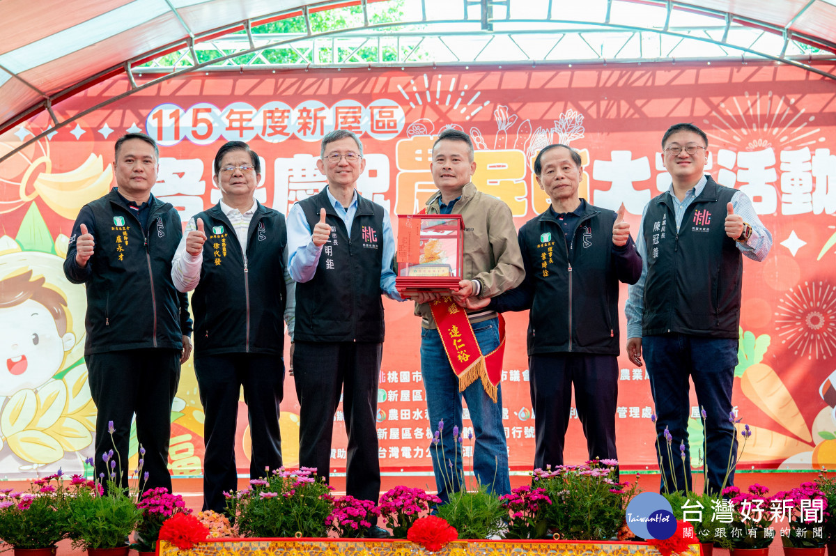 王副市長與出席貴賓合影。