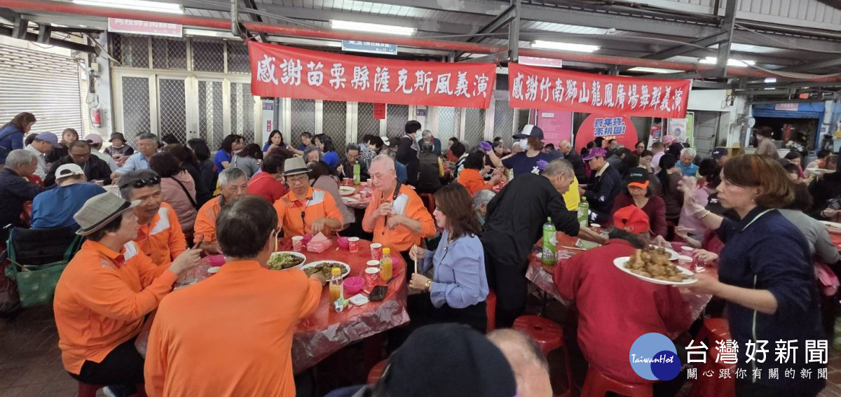 「115年慈馨攜手楊梅里辦公處新春圍爐寒冬送暖活動」。<br />
<br />
