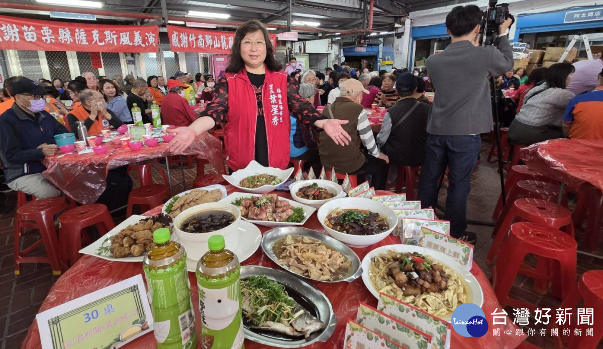 楊梅里里長葉星秀邀請多位專業主廚親自掌廚，精心烹飪高品質的宴席料理。