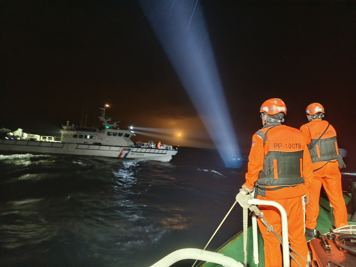 墜海F-16戰機黑盒子已打撈上岸　空軍司令部：將送美國原廠判讀與鑑定