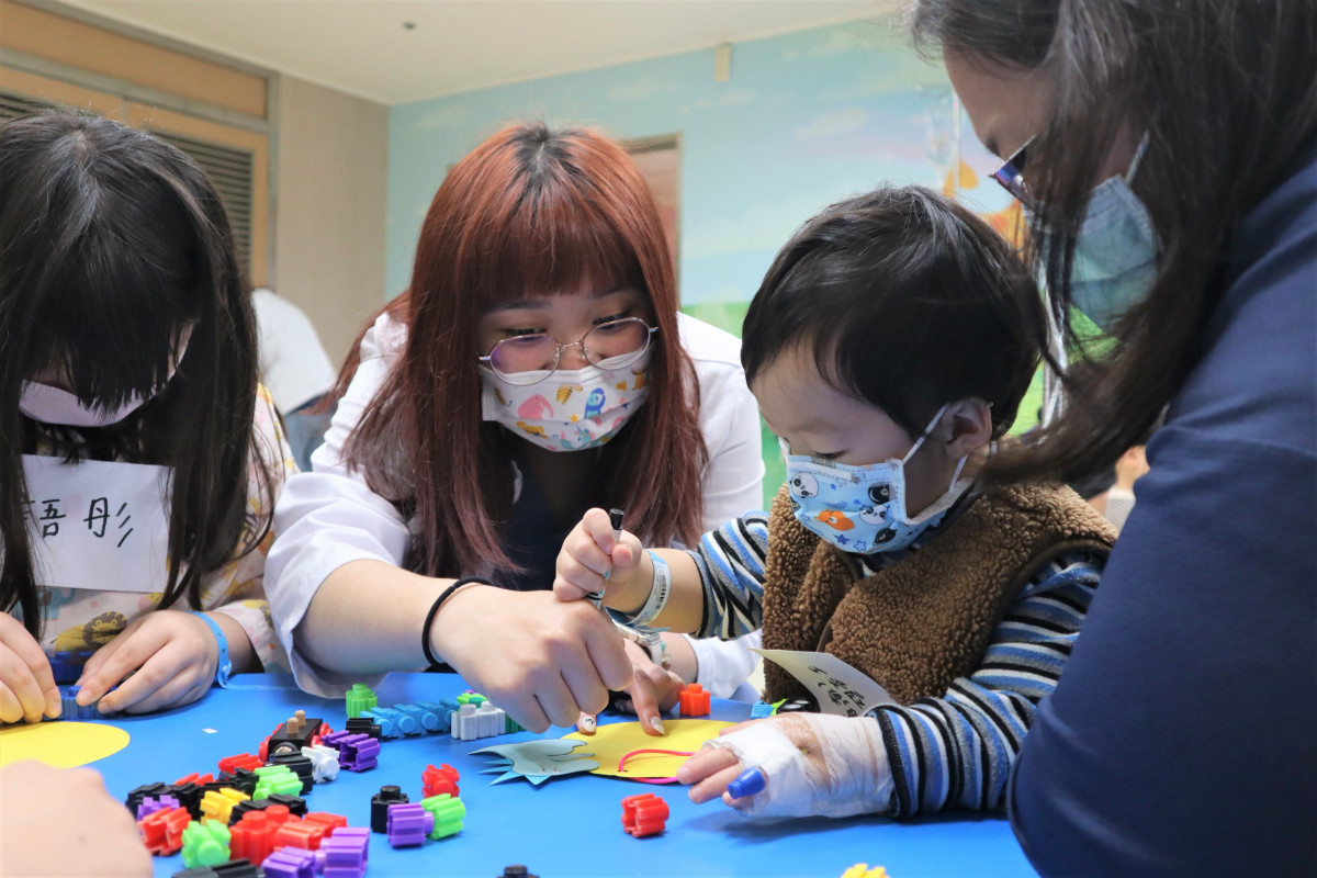 部桃攜手親子館　故事車陪學誠實