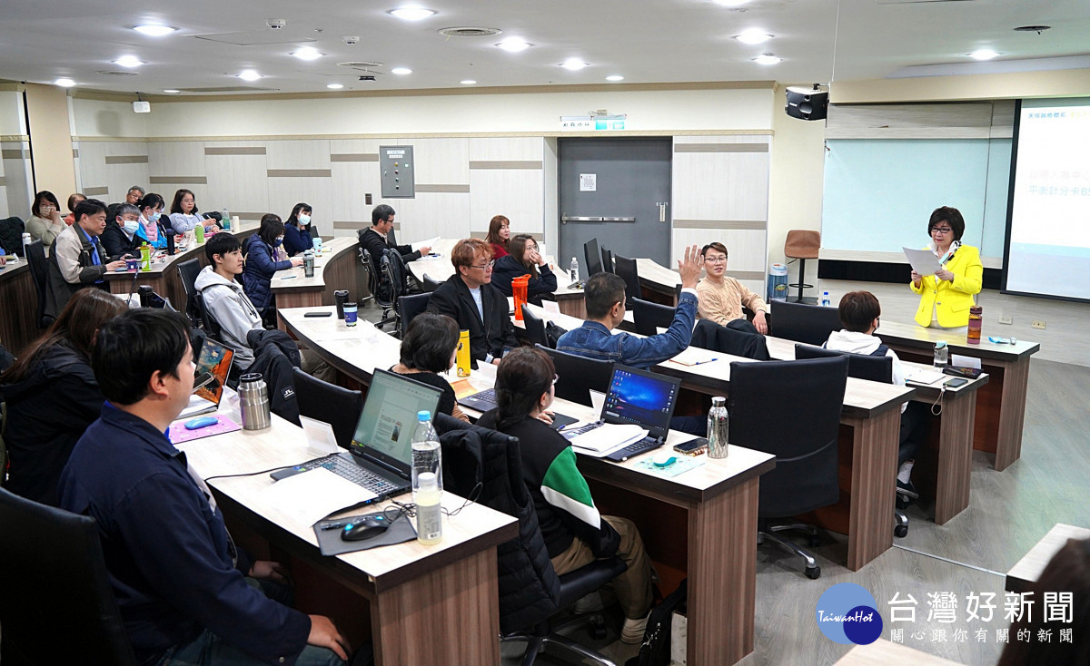 張育美走進校園      為元智大學 EMBA 授課