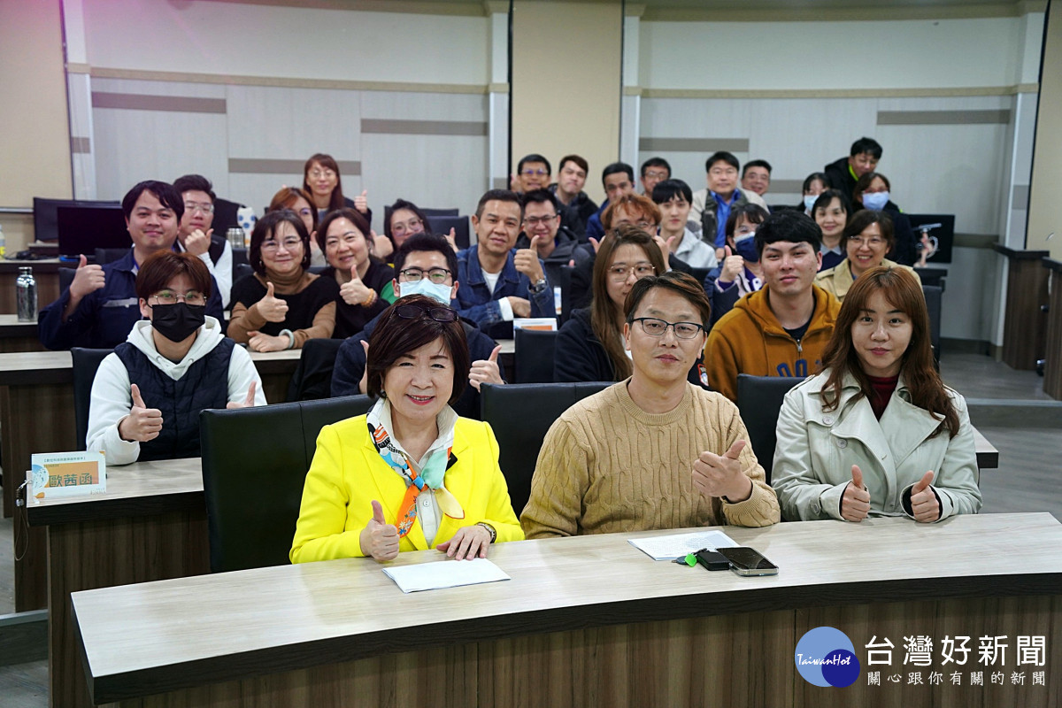 張育美走進校園      為元智大學 EMBA 授課