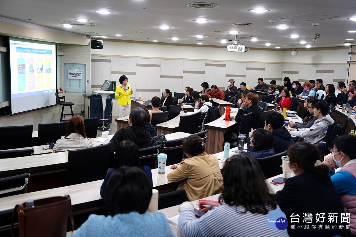 張育美走進校園      為元智大學 EMBA 授課