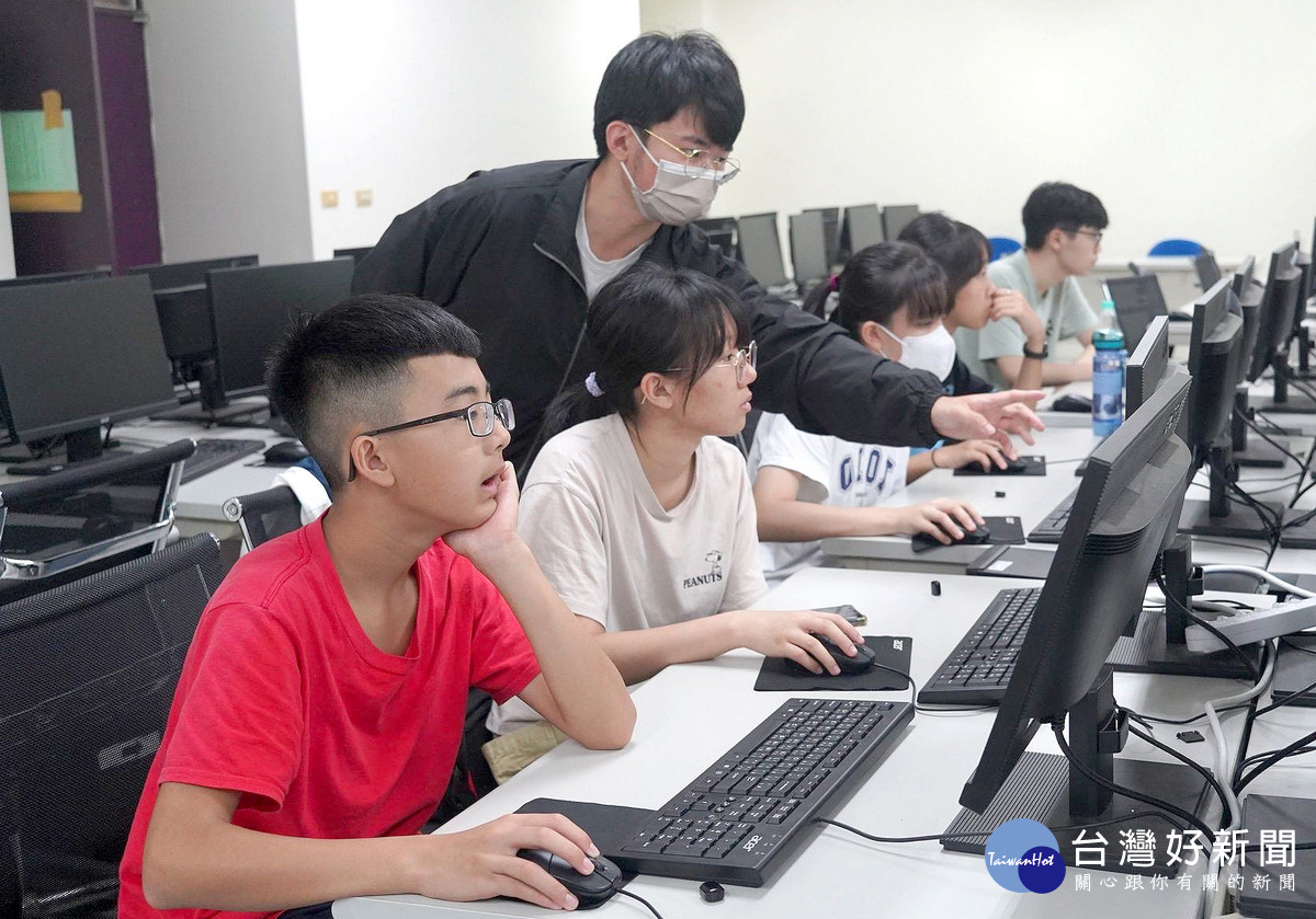 暨大展現前瞻布局，將AI教學單元納入全校通識必修課程。（暨大提供）