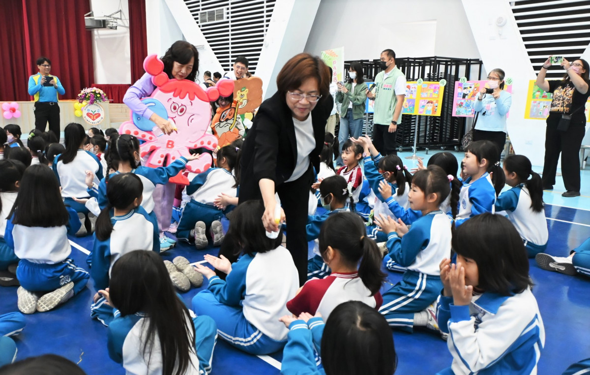 共同對抗腸病毒，彰化縣攜手麥當勞叔叔推廣正確洗手觀念。圖／記者鄧富珍攝