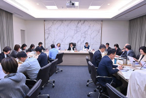 行政院副院長鄭麗君18日主持物價穩定工作臨時會報。（圖／行政院新聞傳播處）