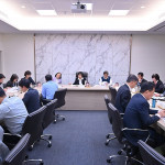 行政院副院長鄭麗君18日主持物價穩定工作臨時會報。（圖／行政院新聞傳播處）