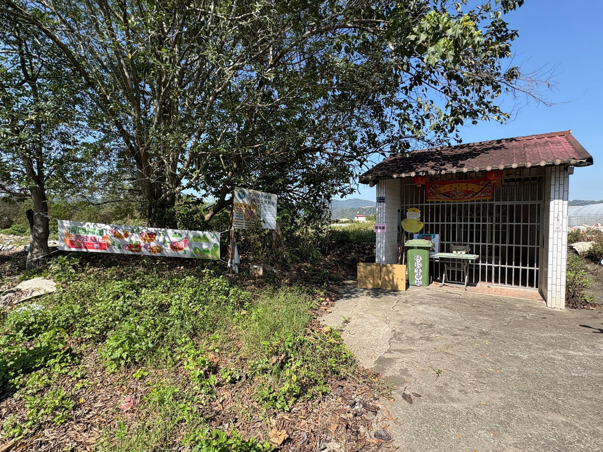 各公所在公墓設有取水點方便民眾使用及熄滅可能的火源。（縣府提供）