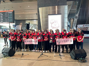RP合唱團高鐵台中站溫馨快閃。林重鎣